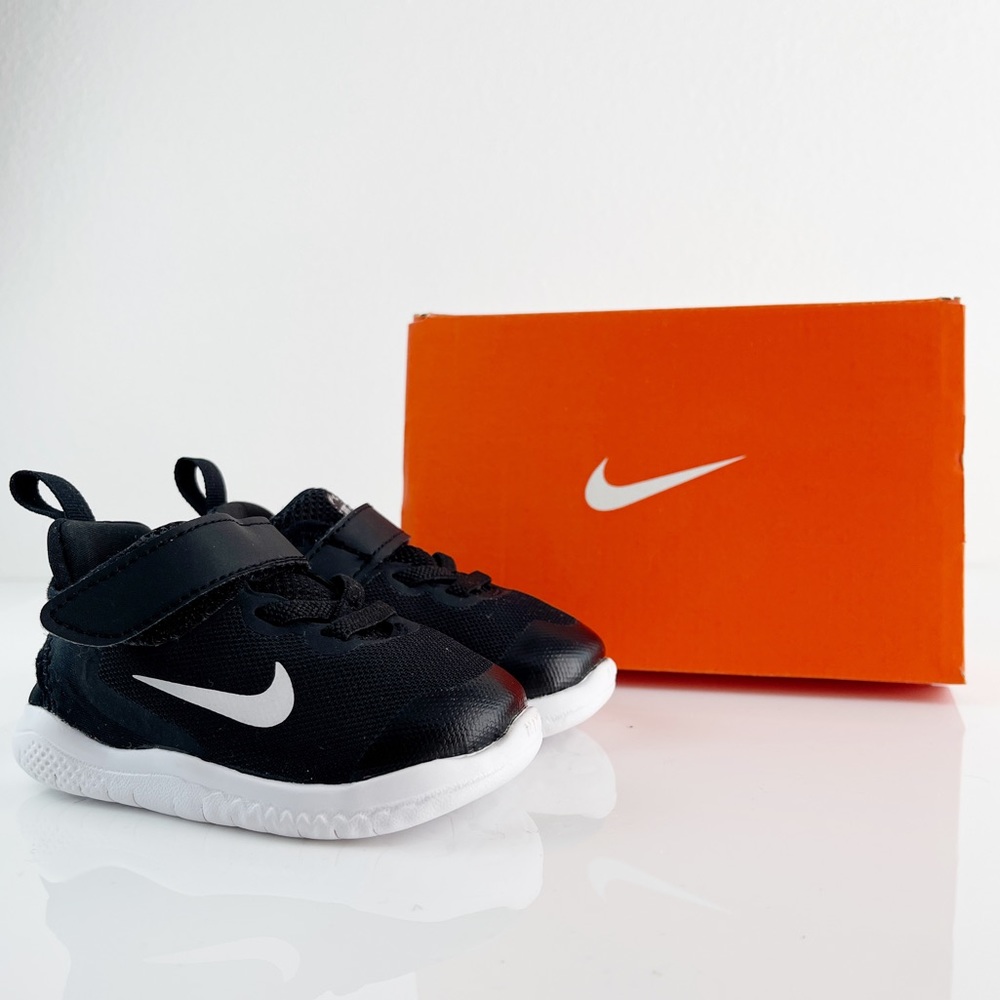 NIKE Toddle Sneaker black with box Size 5C